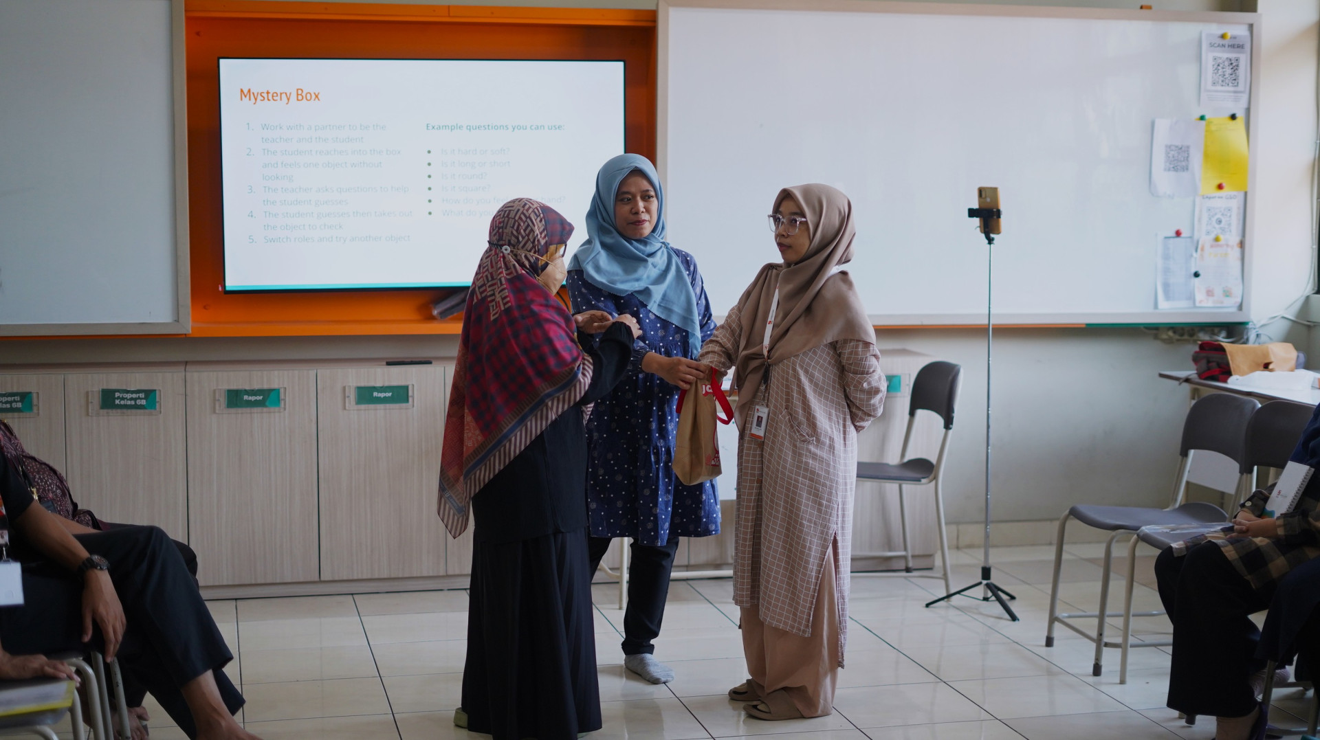 Tingkatkan Kompetensi Bilingual, Guru Salman Al Farisi Ikuti Pelatihan Bahasa Inggris Bersama UPI