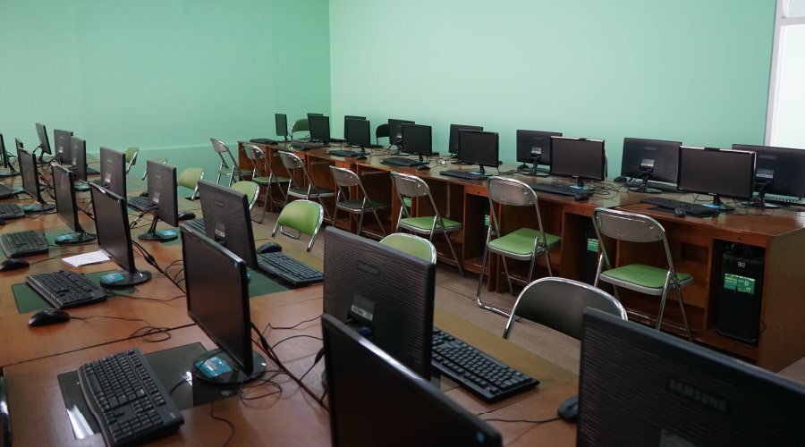 Laboratorium Komputer - Salman Al Farisi Bandung